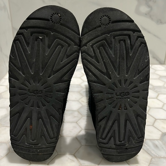 UGG Classic Cardy Wool Knit Black Fold Over Slouchy Boots Shoe Kids Size Y4 - Picture 8 of 17